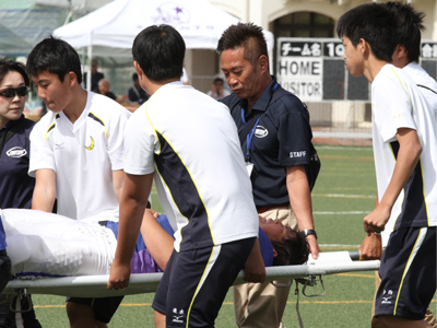 院長高山_関学アフト専属チームドクター写真